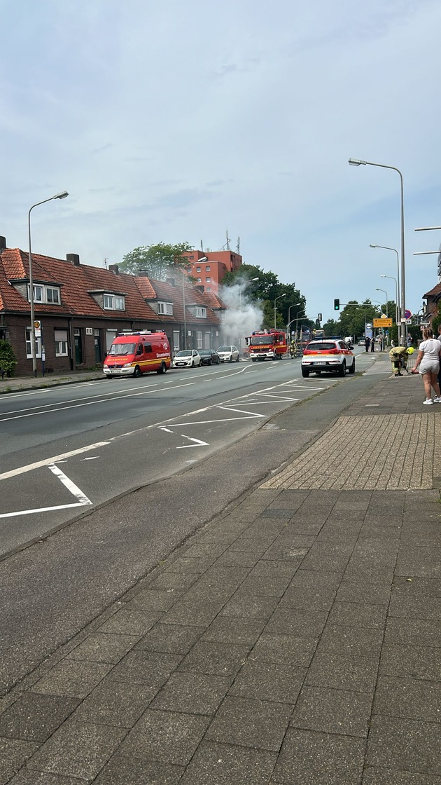 FW Gronau: Brand eines Reihenhauses an der Ochtruper Straße