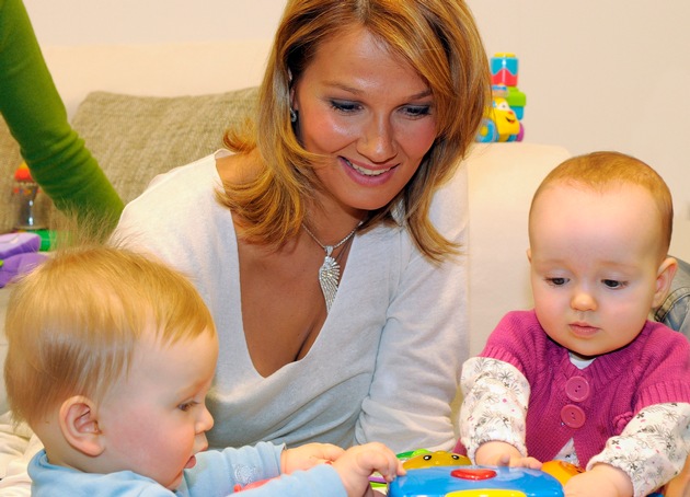 Franziska van Almsick Promi-Mutter und Sport-Ikone unterstützt zum 80. Jubiläum das große Fisher-Price Testprogramm 2010! (mit Bild)