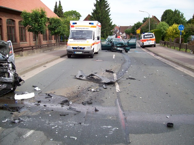 POL-STH: Schwerer Verkehrsunfall in Niedernwöhren