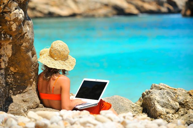 Online im Urlaub: Jeder Zweite nutzt das Internet auch auf Reisen (BILD)