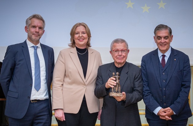 Zentralrat Deutscher Sinti und Roma: Architekt Daniel Libeskind mit dem Europäischen Bürgerrechtspreis der Sinti und Roma ausgezeichnet