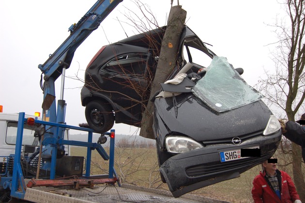 POL-STH: Tödlicher Verkehrsunfall auf der B 65