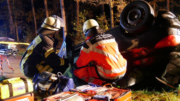 FW Celle: Einsatzübung Verkehrsunfall - Feuerwehr und Rettungsdienst üben in Celle