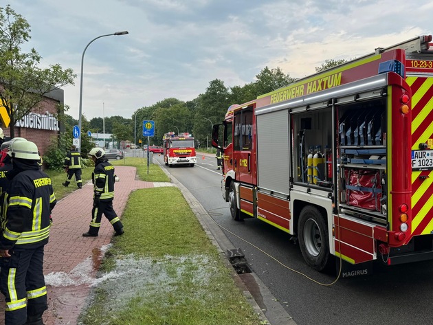 FW-AUR: Supermarkt von Regenwassereintritt betroffen