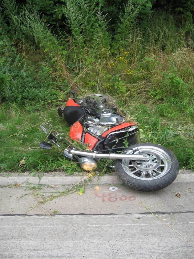 POL-HI: Verkehrsunfall auf der BAB 7 bei Hildesheim, alleinbeteiligter Motorradfahrer schwerverletzt - Nachtrag