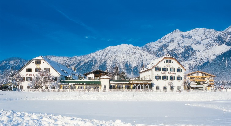 Tiroler Alpenresort Schwarz 2010 mit 5 hochkarätigen Preisen ausgezeichnet - BILD