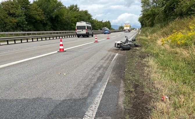 POL-PDLD: A65 / AS Landau-Süd - Schwerer Motorradunfall auf der A65 - Hubschraubereinsatz führt zu Vollsperrung