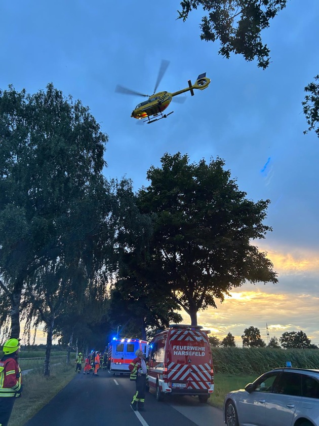 POL-STD: 18-jähriger Fahrer bei Unfall in Brest schwer verletzt, Einbrecher im Imbissbereich des Freibades Hollen-Twielenfleth, 83-jähriger Senior in der Nähe vom Stader Bahnhof beraubt - Polizei sucht Zeugen