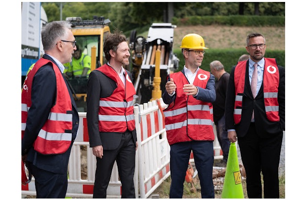 Gigabit-schnelles Internet für über 5.900 Haushalte und Unternehmen: Glasfaser-Ausbau in Leipzig gestartet