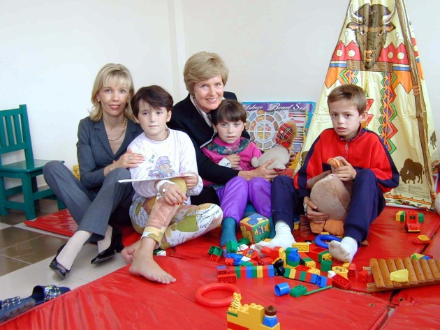 &quot;Ein Herz für Kinder&quot;: Zwei Millionen Mark aus der BILD-Aktion für Universitäts-Kinderklinik in Tirana / Schirmherrin Doris Schröder-Köpf war zu Besuch vor Ort