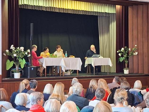 POL-OS: Osnabrück/Hasbergen: Theaterstück &quot;Fall ich drauf rein? - NEIN!&quot; feiert 100. Aufführung in Hasbergen