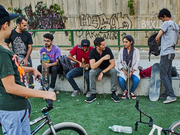 MashDonald&#039;s und Skateboarderinnen mit Hidschab - Stefan Gödde reist für &quot;Galileo Spezial&quot; durch den Iran