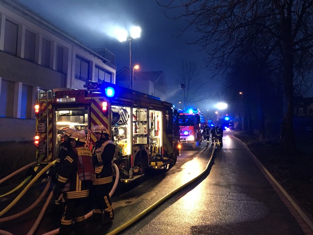 FW-HAAN: Großbrand an der Böttinger Straße