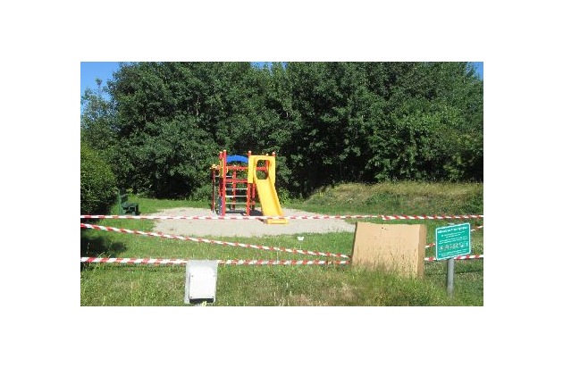 POL-FL: Neukirchen / Kreis Nordfriesland- 1,5 kg Bau-Nägel auf Kinderspielplatz/ Polizei sucht Zeugen