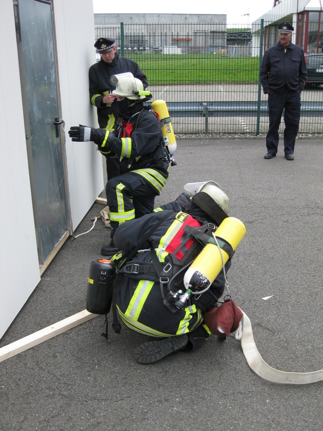 FW-OE: Leistungsnachweis der Feuerwehren des Kreises Olpe in Lennestadt - Elspe