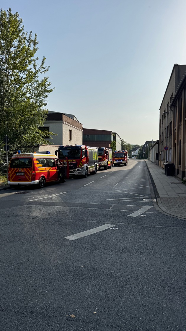FW-EN: Menschenrettung bei Gebäudebrand und zwei Paralleleinsätze