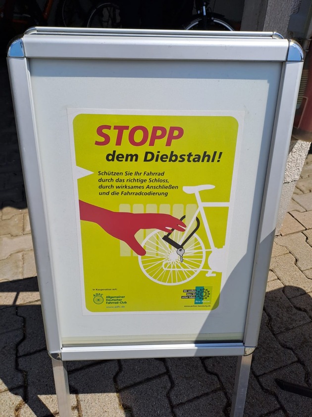 POL-DA: Lampertheim: Polizei codiert 92 Fahrräder