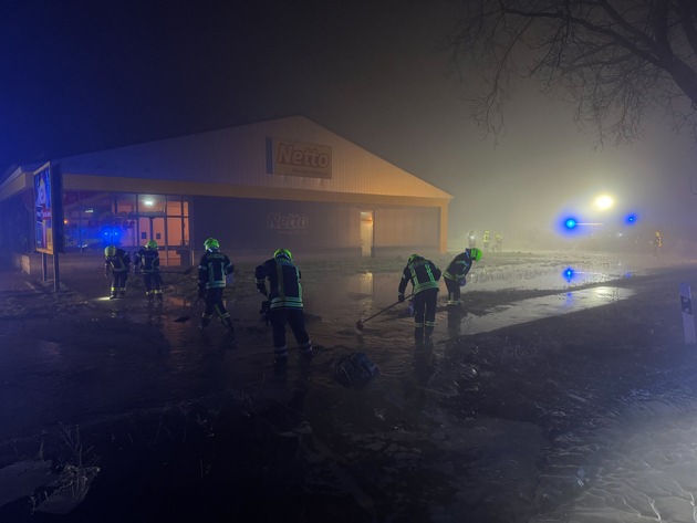 FW Flotwedel: Wasserrohrbruch sorgt für nächtlichen Einsatz in Eicklingen