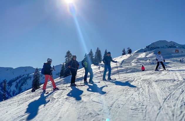 HUK-COBURG: Keine Seltenheit: Beinbruch im Winterurlaub