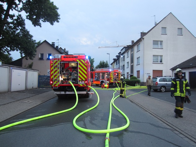 FW-MH: Brand im Gebäude einer Kraftfahrzeugwerkstatt am Klöttschen