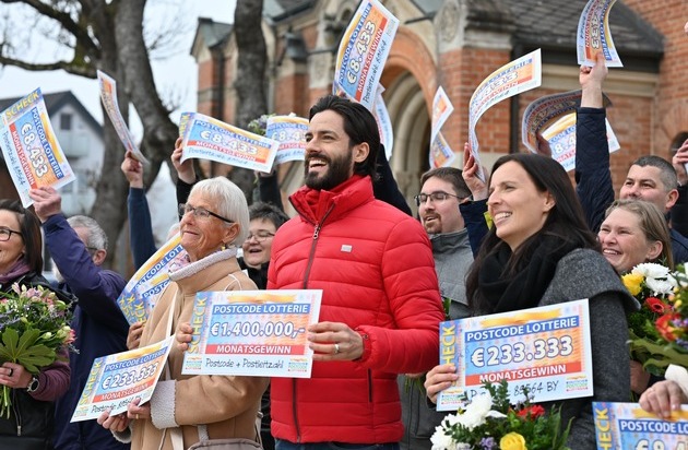 Deutsche Postcode Lotterie: Postcode Lotterie-Party in Nattheim: 71 Glückspilze jubeln über 1,4 Millionen Euro