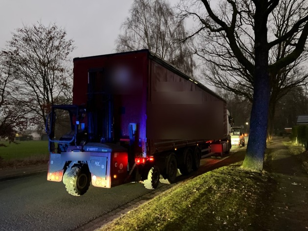 POL-ROW: ++ Ostervesede/Fintel: Zeuge(n) nach Unfall mit herabfallender Eisplatte gesucht ++