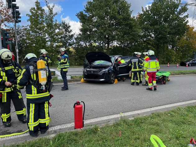 FW-BO: Schwerer Verkehrsunfall in Bochum Harpen