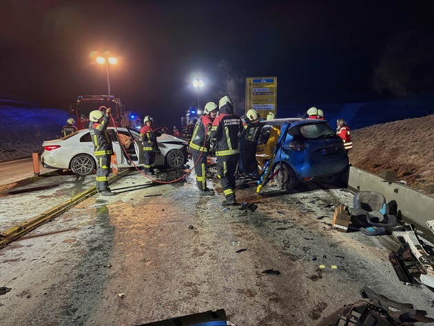 FW Allensbach: H2 Verkehrsunfall Person eingeklemmt