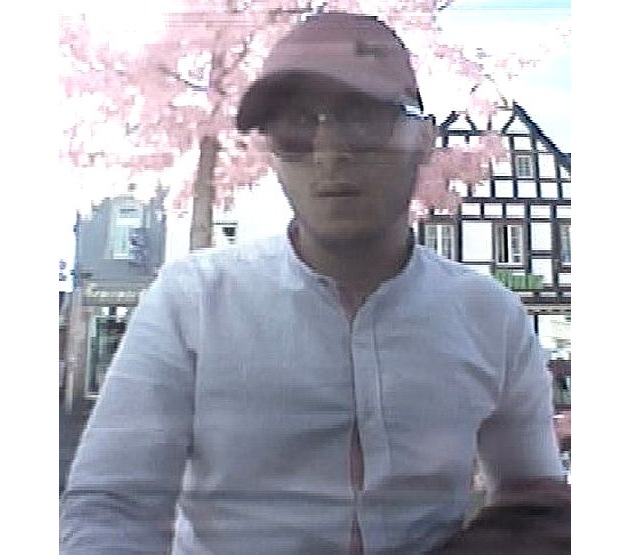 POL-BN: Foto-Fahndung: Unbekannter hob mit gestohlener Karte Geld ab - Wer kennt diesen Mann?