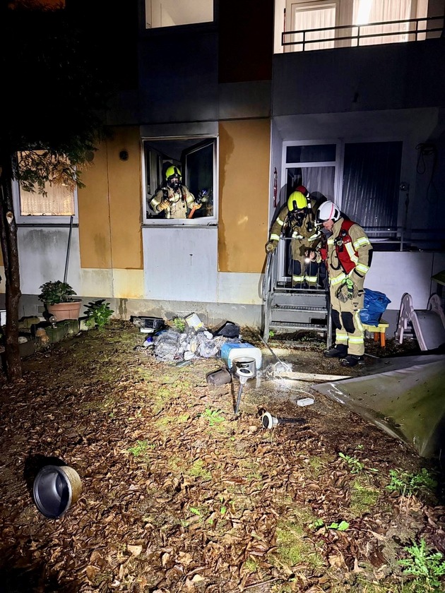 FW Ratingen: Küchenbrand in Mehrfamilienhaus
