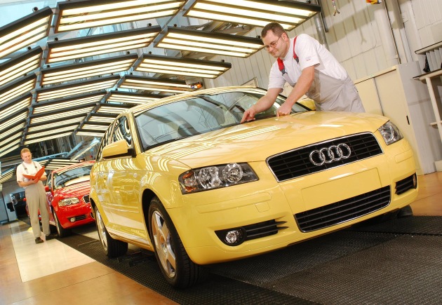 Jahrespressekonferenz zum Geschäftsjahr 2002: Audi legt zum siebten Mal in Folge Rekordzahlen vor