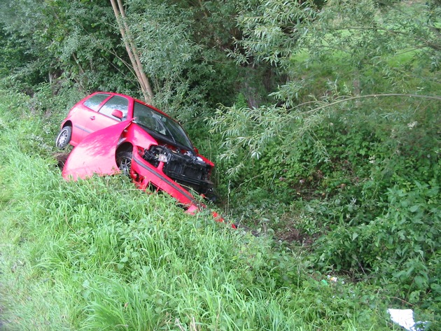 POL-NOM: Verkehrsunfall mit schwer verletzter Person - Bilder im Anhang