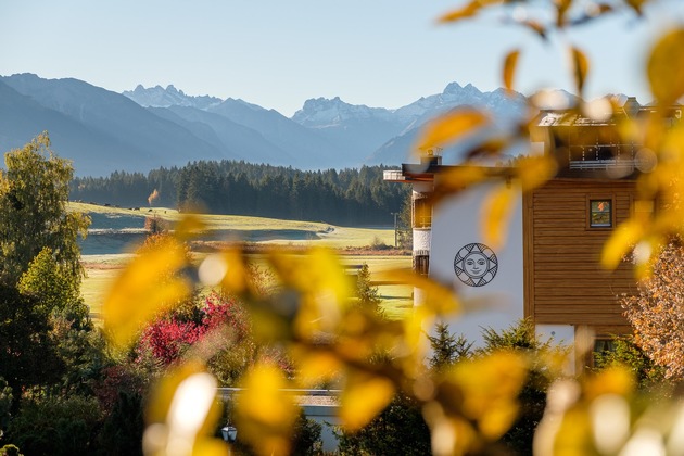 «Sonnenalp» feiert 10 Jahre «Fässler &amp; Salomon – Private Selection by Dr. Anna-Maria Fässler» und wagt mit eigenem Weinberg einen Blick in die Zukunft