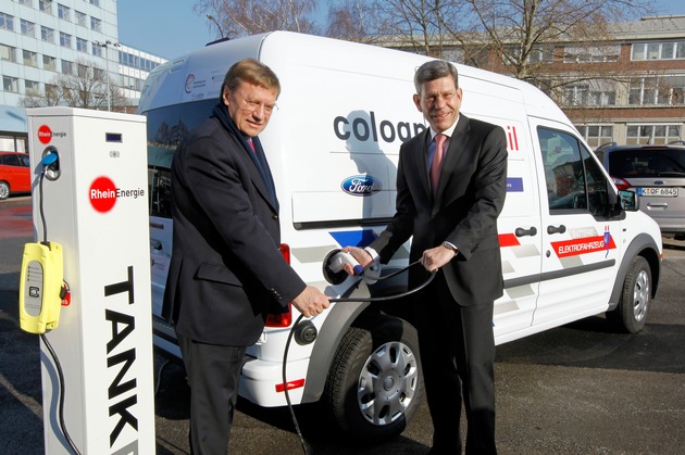 Erster Ford Transit Connect Electric im Kölner Feldversuch - Der Alltag des E-Mobils / Verkehrsminister Voigtsberger zu Besuch bei den Ford-Werken (mit Bild)