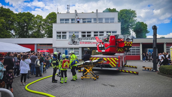 FW-AR: Familientag beim Löschzug Neheim begeistert Groß und Klein