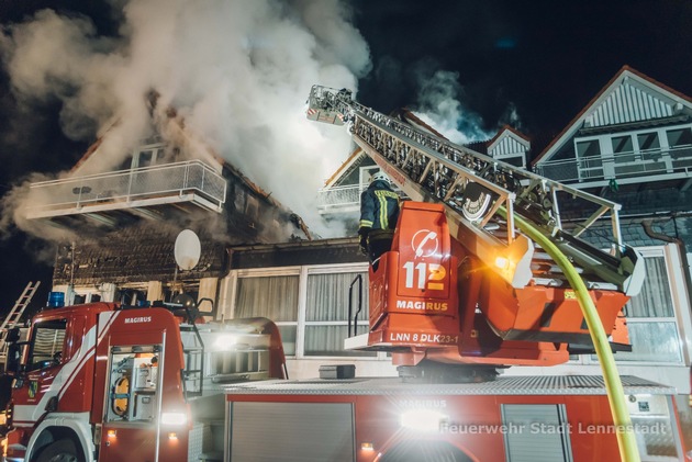 FW-OE: Wohnhausbrand in Lennestadt - Maumke - 25 Personen bleiben unverletzt
