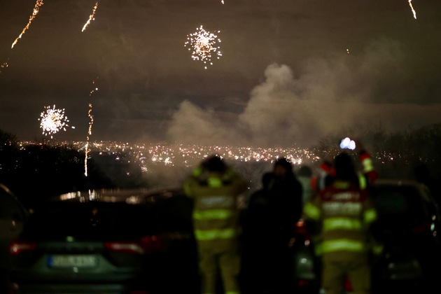 FW-GL: Bilanz zur Silvesternacht 2024/2025 der Feuerwehr Bergisch Gladbach