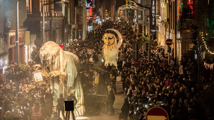 Halloween dort traditionell feiern, wo alles begann: in Irland / Überall auf der grünen Insel wartet der Nervenkitzel des Gruselns - auf historischem Boden und voller Mythologie und mit viel Spaß