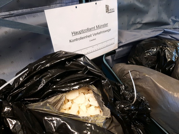 HZA-MS: Zoll Münster: 69 Kilo der Droge 2-MMC versteckt im Kofferraum aufgefunden / Mann beim Drogenschmuggel auf der BAB 30 aufgehalten