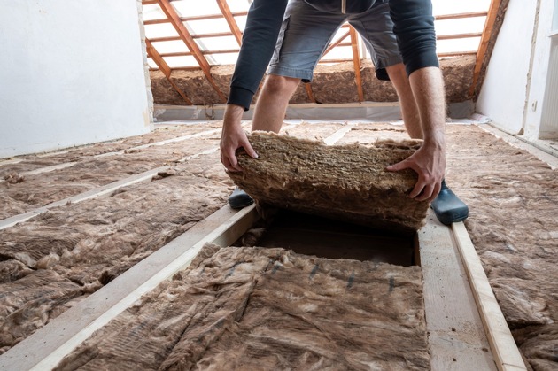 Ein energieeffizientes Haus zahlt sich aus: Hohe Heizkosten lassen sich durch effektive Dämmung erheblich reduzieren