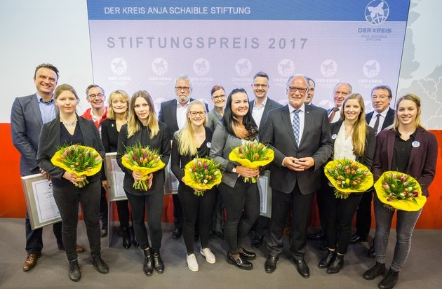 DER KREIS Einkaufsgesellschaft für Küche & Wohnen mbH & Co. KG: Kreative Ideen für die Küche von morgen / Verleihung des Stiftungspreises 2017 an Hochschulen in Furtwangen und Wismar und die beteiligten Studenten