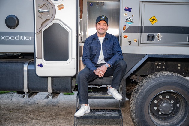 Kopfüber ins Abenteuer. Frank Rosin, Alex Kumptner und Ali Güngörmüs starten ihren "Roadtrip" Down Under - ab Donnerstag, 26. Februar, bei Kabel Eins