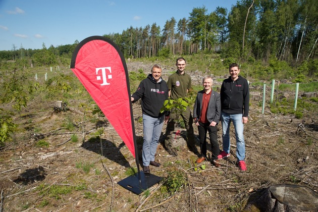 Telekom pflanzt 1.500 Bäume in Bad Honnef