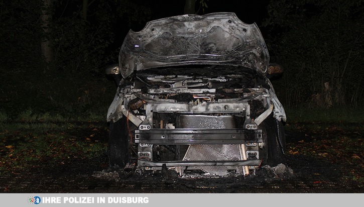 POL-DU: Röttgersbach: Unbekannte zünden Auto an - Zeugen gesucht