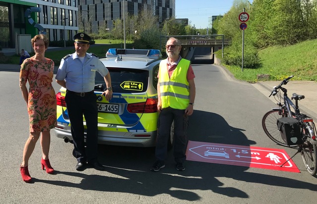 POL-BN: 1,5 Meter Seitenabstand - Mehr Sicherheit für Radfahrende - Aktion der Polizei Bonn und des ADFC