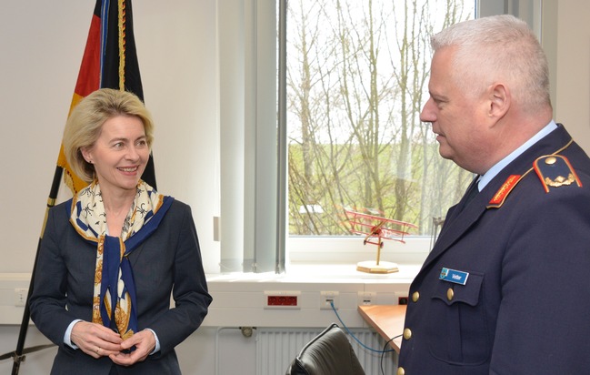 Verteidigungsministerin besucht Logistikzentrum der Bundeswehr in Wilhelmshaven/ &quot;In Wilhelmshaven hat die Bundeswehr eine Heimat und einen Standort mit Zukunft gefunden!&quot;