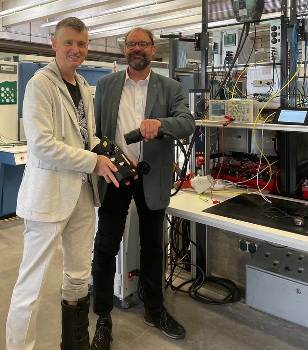 E-Autos netzdienlich im Schwarm laden