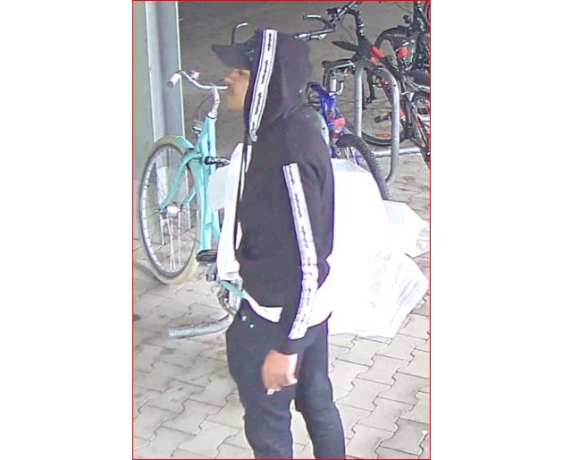 POL-GÖ: (461/2023) Fahrraddiebstahl in Firmenparkhaus in Grone: Polizei Göttingen fahndet mit Bildern aus Überwachungskamera nach unbekanntem Täter