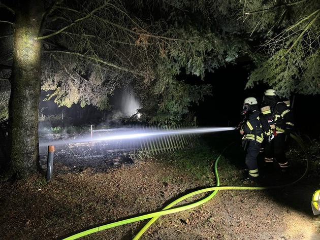 FW-EN: Gemeldeter Scheunenbrand - Kompost brannte am Schraberg