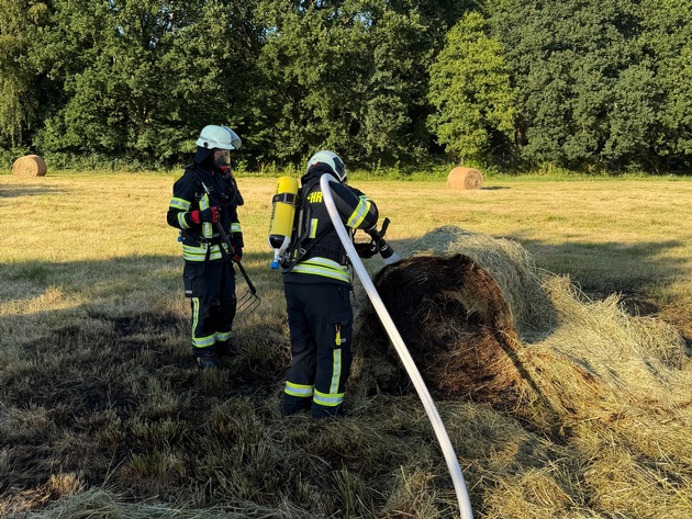 FW-AUR: Gepresstes Heu entflammt